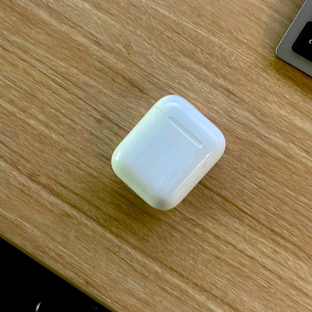 AirPod (2nd Gen) Charging Case (No Earbuds) Just the case.